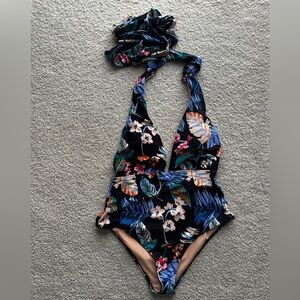 Floral plunging neck Swimwear. One piece